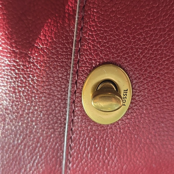 Fossil Elegant Red Leather Bucket Style Crossbody Shoulder Bag - Picture 4 of 14